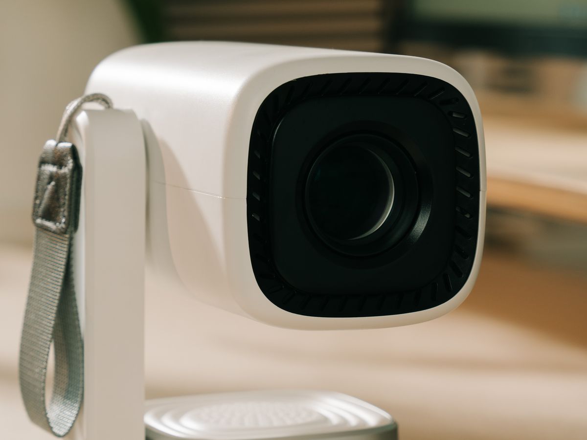 Desktop camera for video conferencing