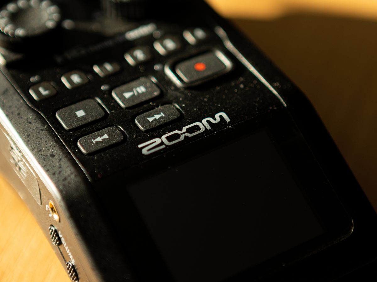 Digital voice recorder