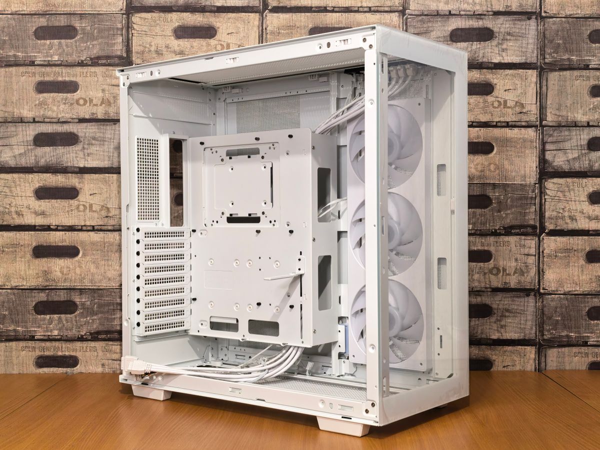 PC case with multiple cooling fans