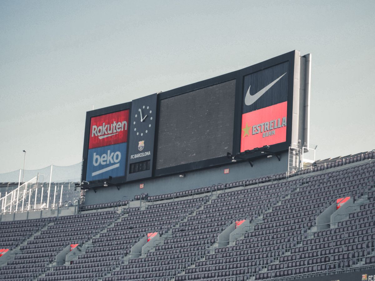 Large high-brightness outdoor display in daylight
